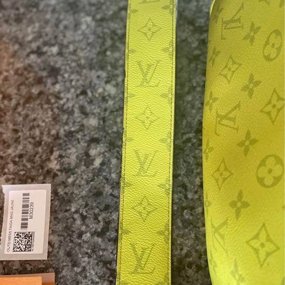 Louis Vuitton Lime Green Crossbody - Picture 9 of 9